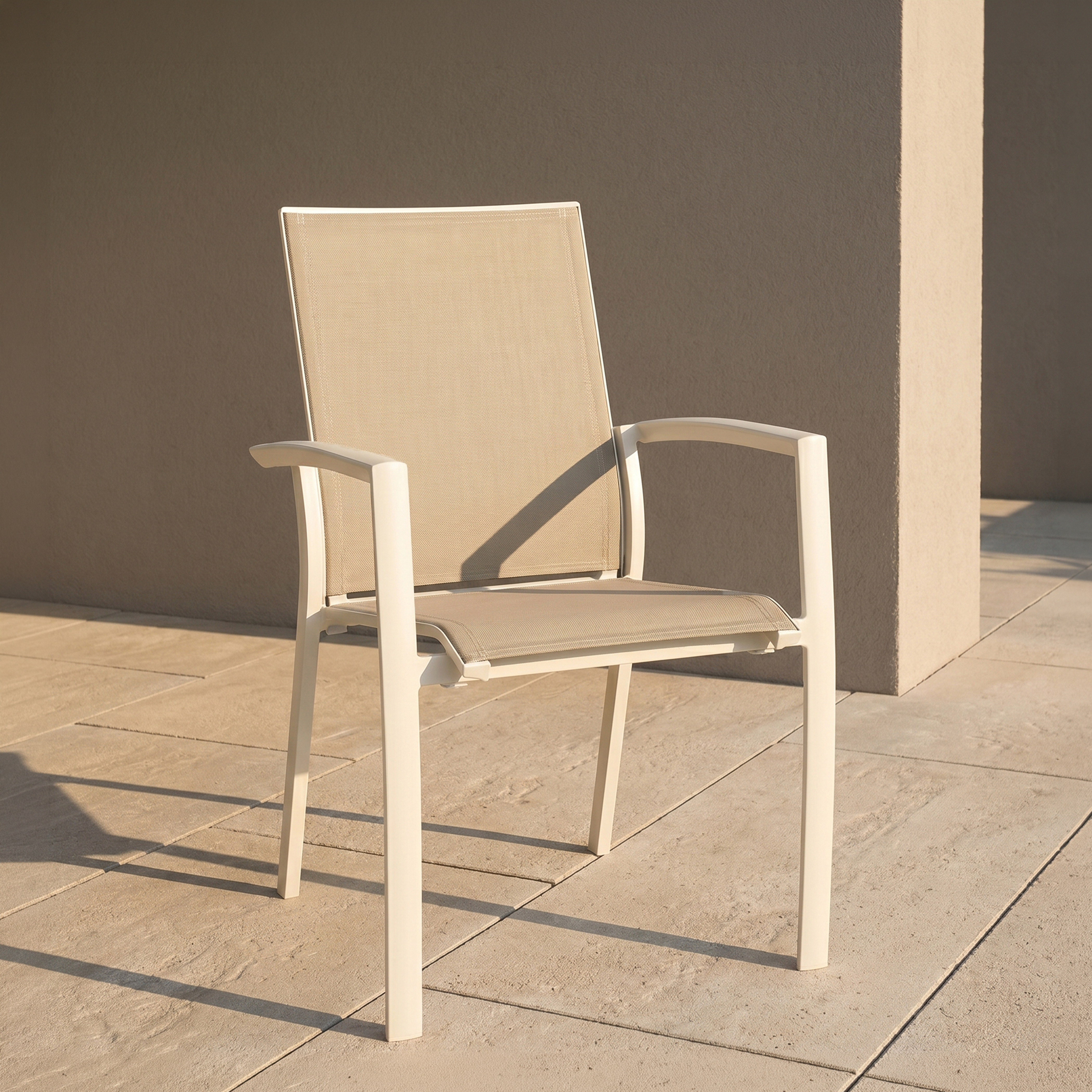 Outdoorstuhl Gomera Cream-Taupe  – Milieubild Einzeln