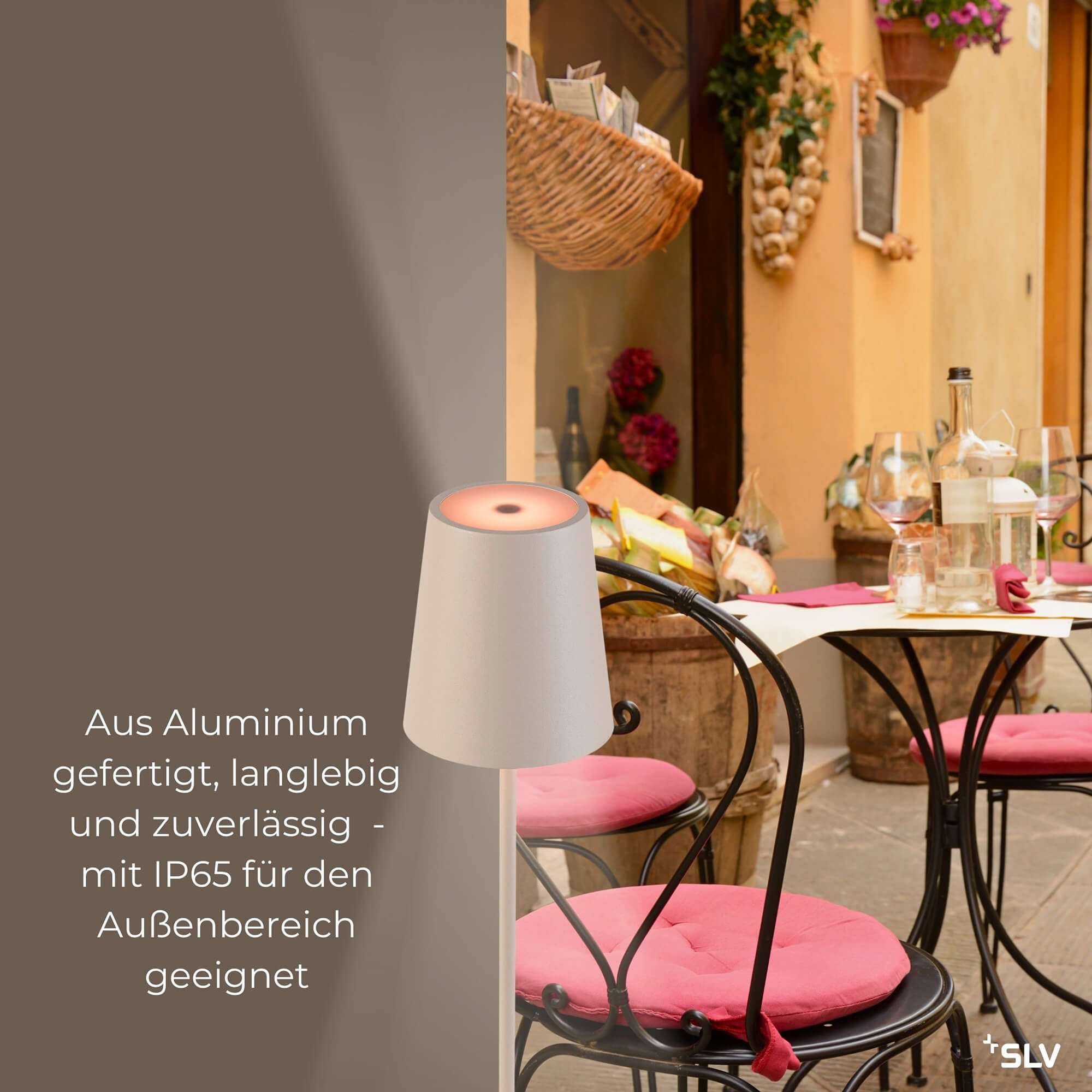 Outdoorlampe aus Aluminium für den Außenbereich auf einer Restaurantterrasse