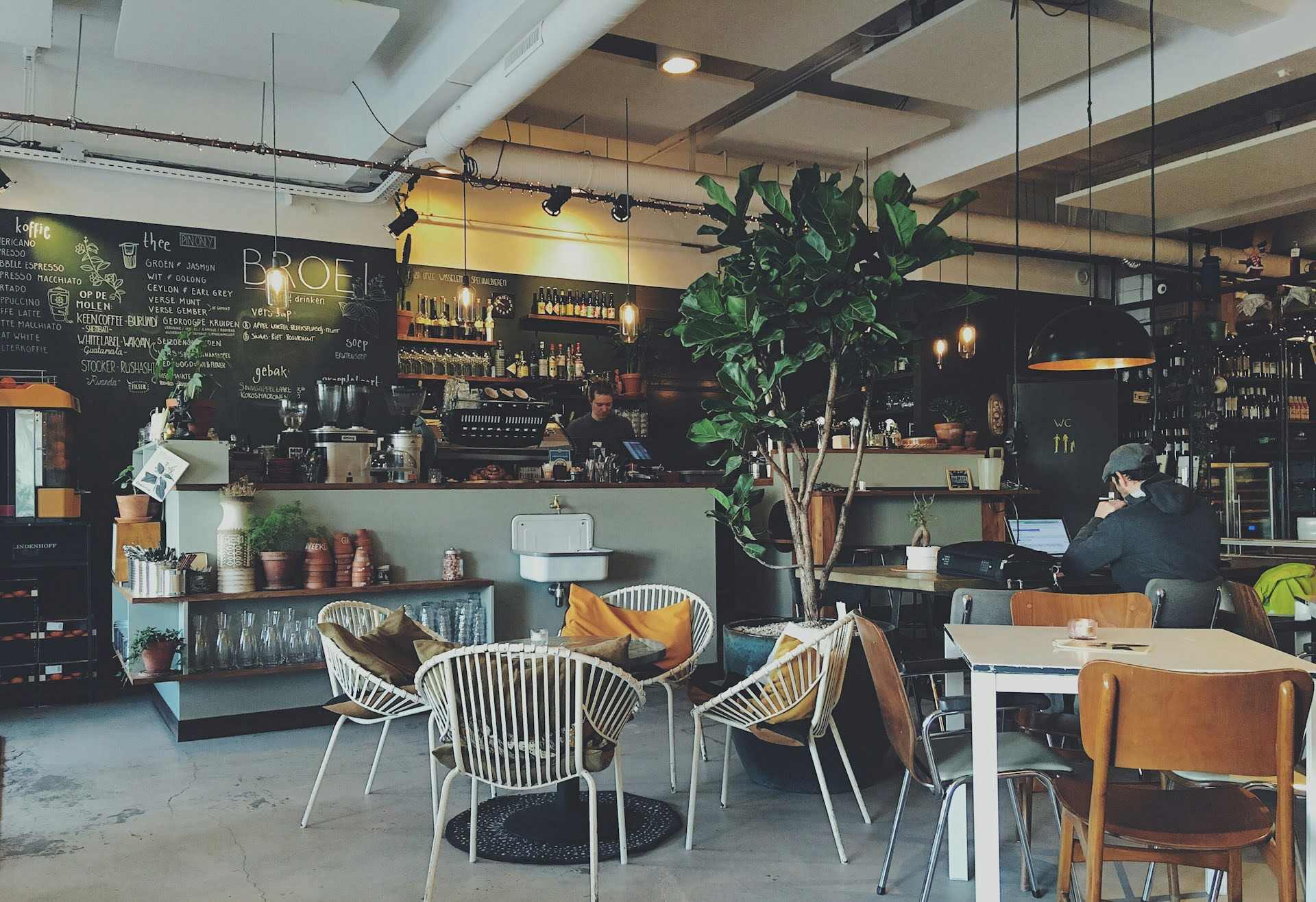 Café einrichten – Erfolgsrezepte für ein unvergessliches Ambiente