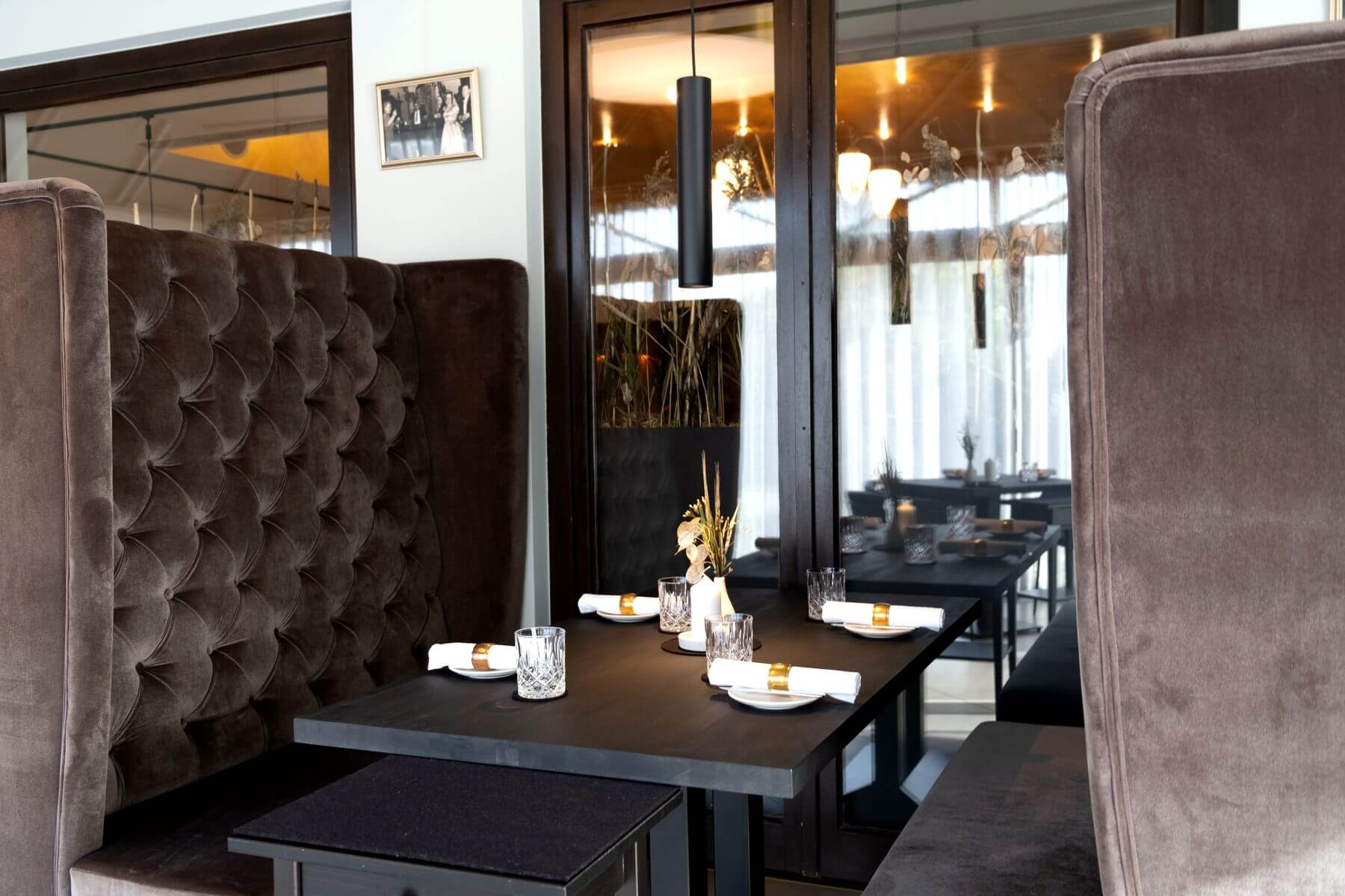 Sitznische mit hohem Banksystem im Restaurantbereich bei ERCK in Bad Schönborn